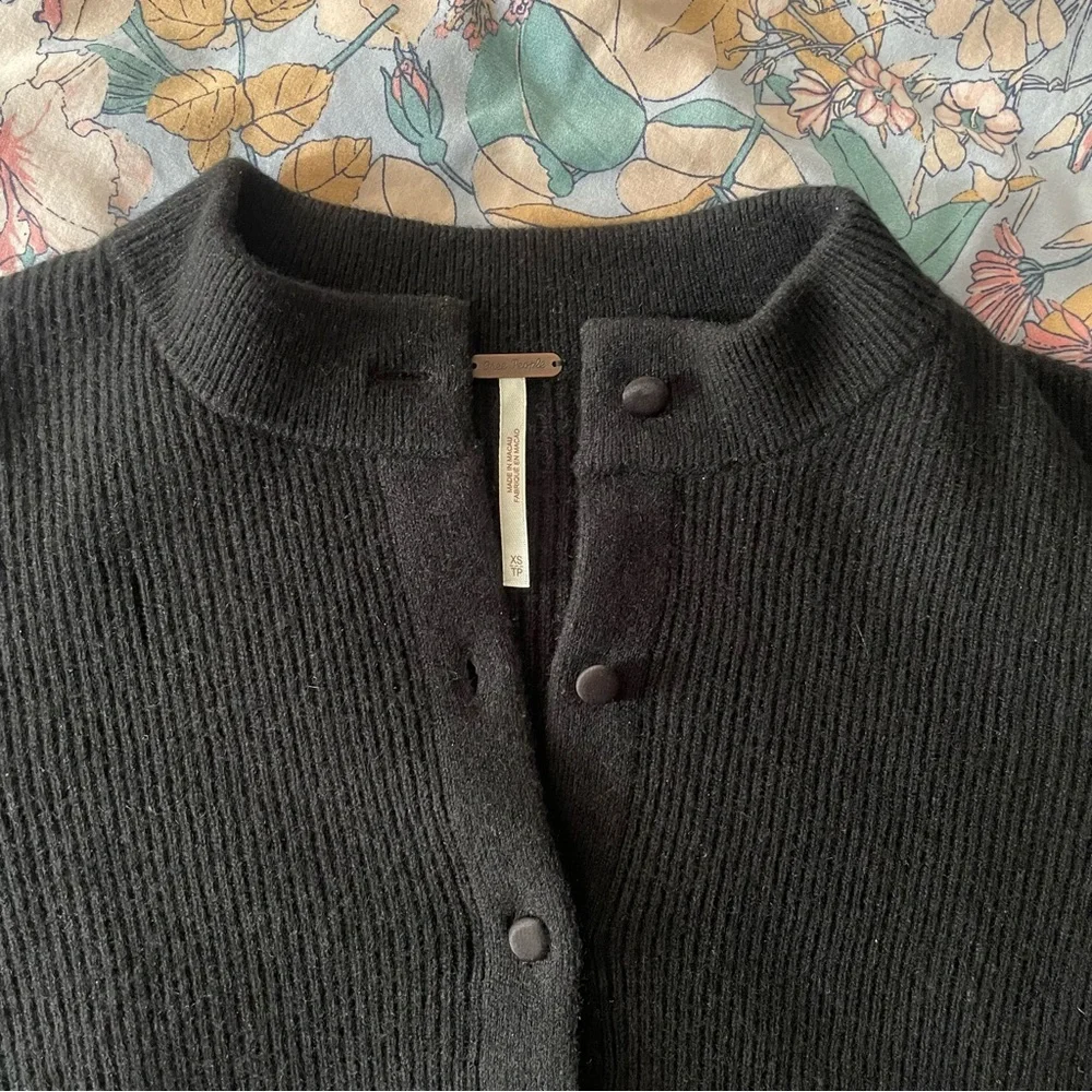 Free People 100% Cashmere Ribbed Cropped Black Cardigan XS